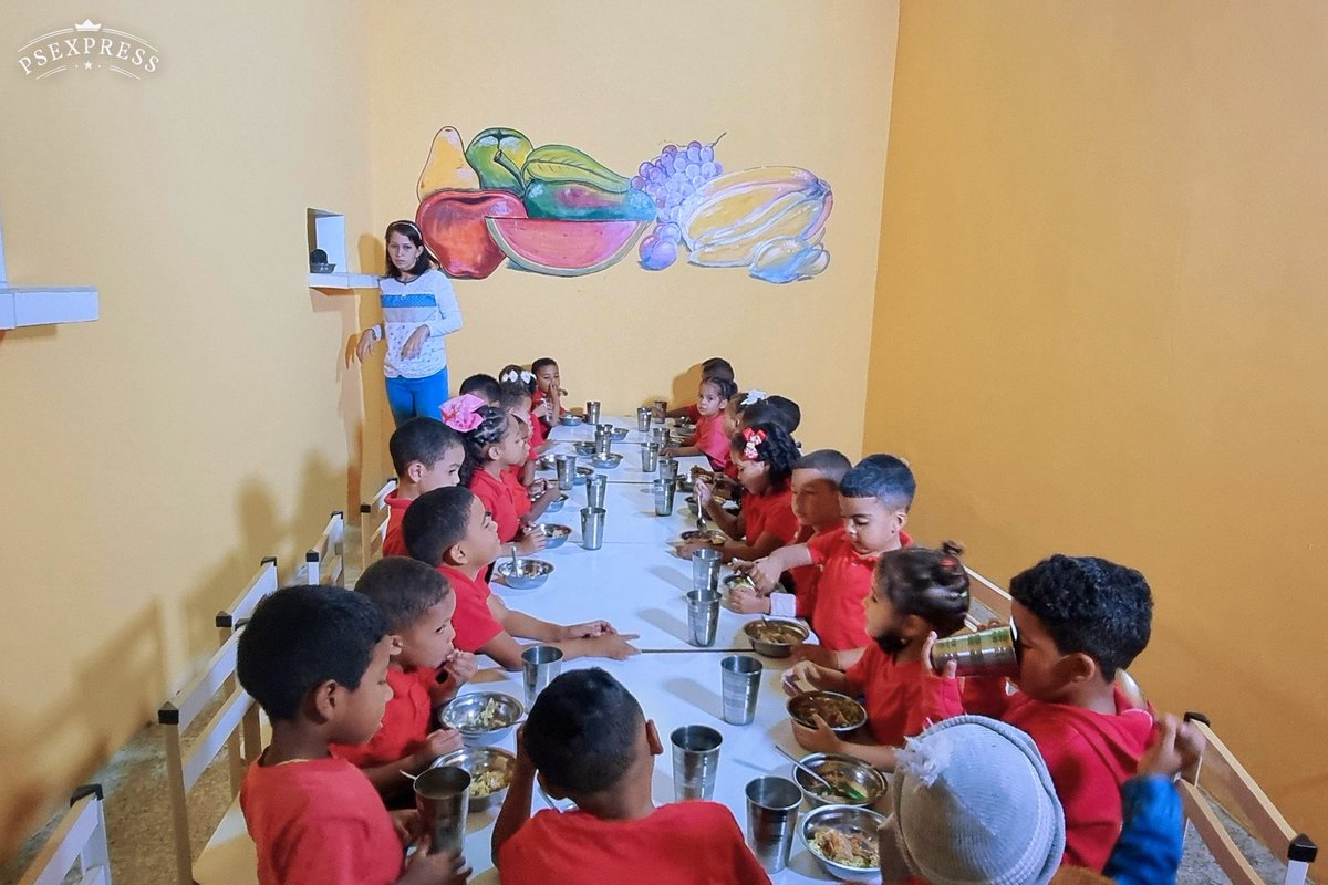 _LaAvanzadora's tweet photo. La educación no se detiene, el compromiso es con y por la generación de relevo de nuestra amada Venezuela. Las cocineras de la Patria están comprometidas con la  alimentación de los semilleros. (3/4)

@NicolasMaduro 
@MPPEDUCACION 
@gestionperfecta https://t.co/R2qvLmmIGK