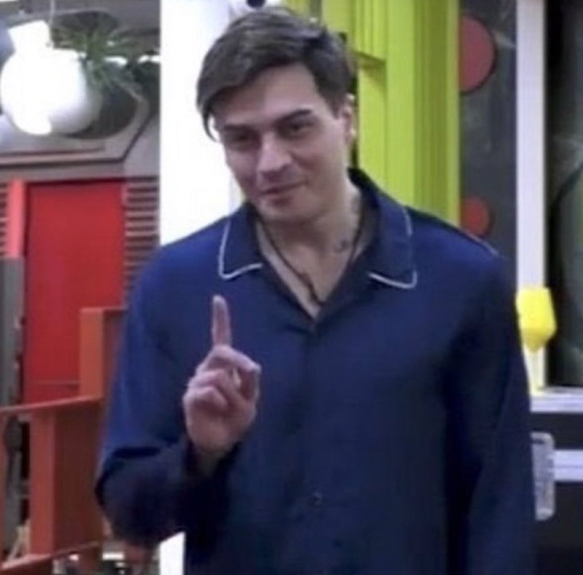 DonBasci_topina's tweet photo. Questa scena per sempre famosa continua a ripetersi ✈️🤣 #basciagoni #gfvip https://t.co/6zzgU3BFdk