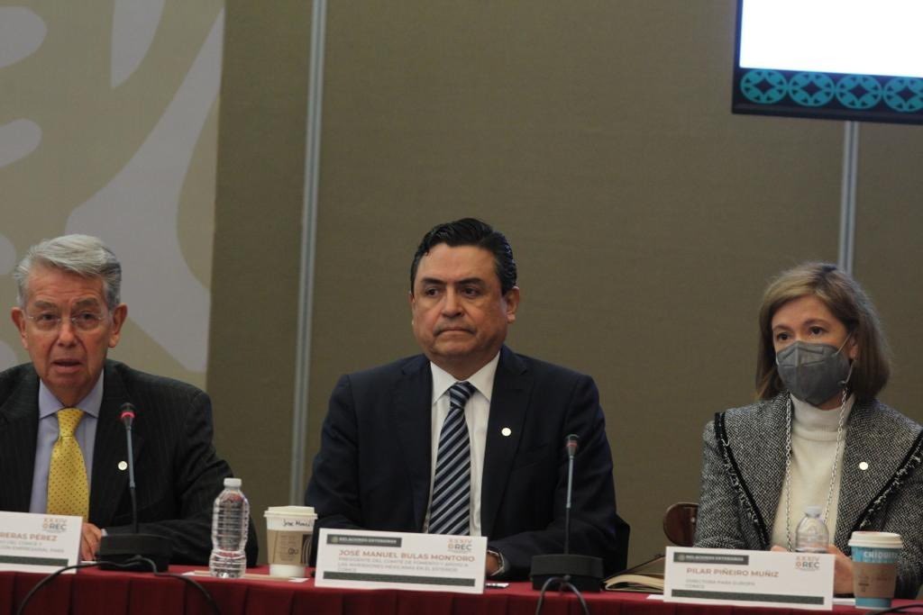 Mi agradecimiento al <a href="/Comceoficial/">COMCE</a> y a sus coordinadores para África y Medio Oriente, Asia y Oceanía y Europa por acompañarnos en la Reunión Plenaria de la SSRE en la #REC2023 y compartirnos su experiencia sobre la promoción comercial de México en el mundo.