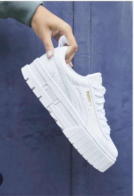 Holaaa estoy vendiendo estas tenis están casi nueva slas use dos veces.
Me quedan grandes por eso están en venta 😭 rt