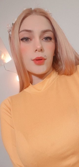 Les mando un #beso y un #abrazo pasen #felicesfiestas 🌻🌼 https://t.co/QSAjYgMWGG<a href="/tag/beso"class="tags">#beso</a><a href="/tag/abrazo"class="tags">#abrazo</a><a href="/tag/felicesfiestas"class="tags">#felicesfiestas</a>