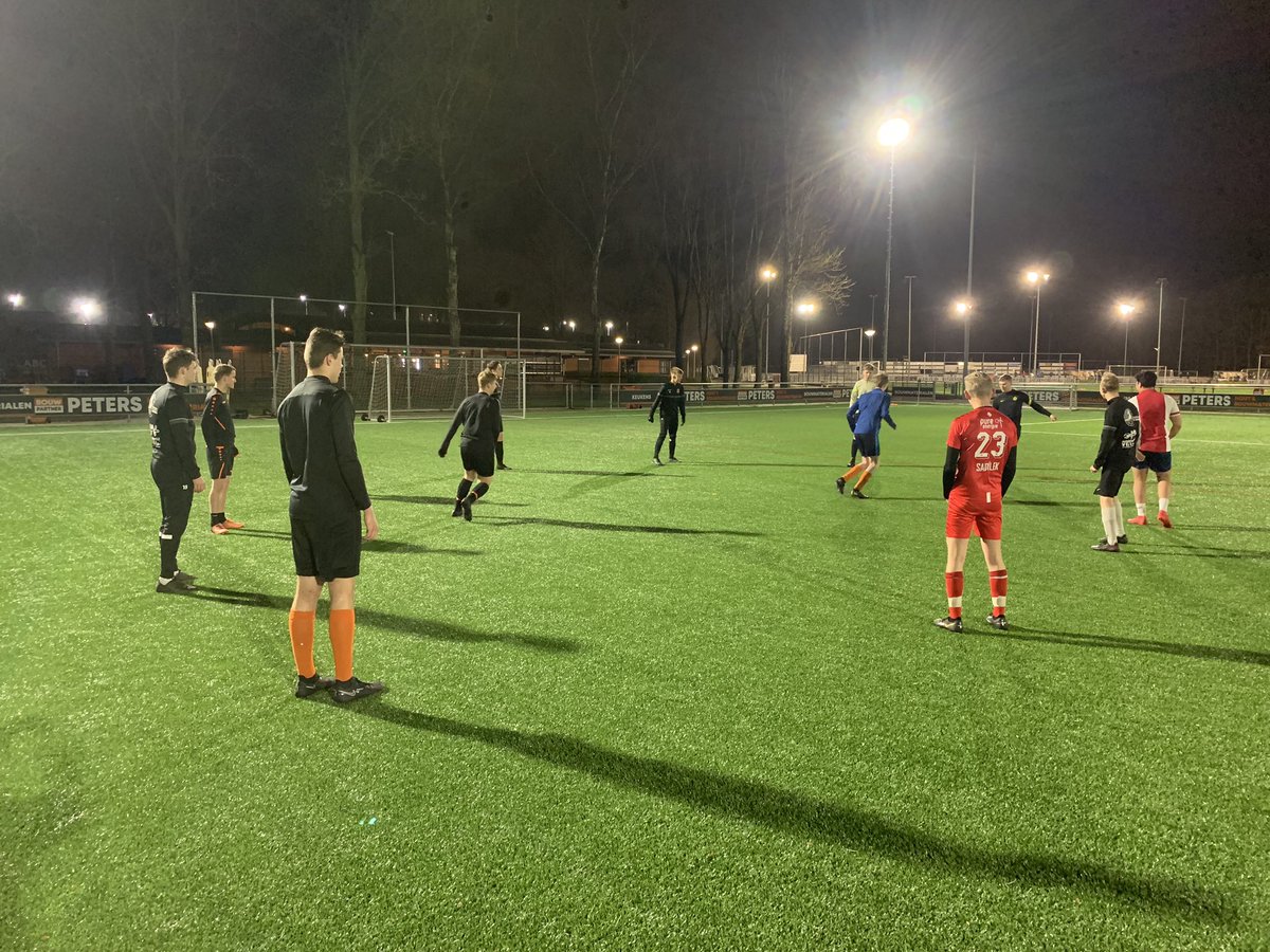 Ronald_Meilink's tweet photo. Eerste training @HHCHardenberg 18 in 2023 zit er alweer op. Opkomst 16 man, ging weer fanatiek 💪 https://t.co/99VV17w8Iv