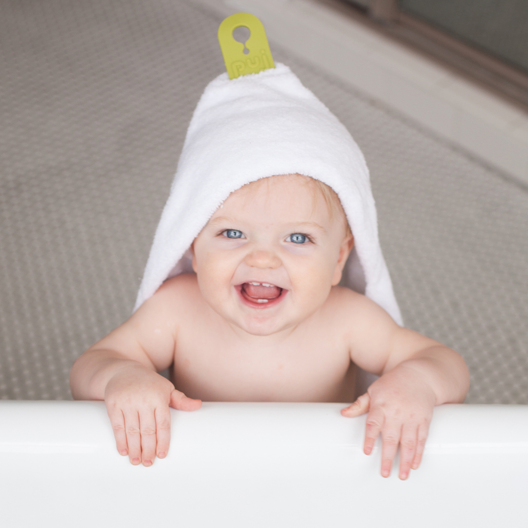 The Puj Hug makes drying your baby a breeze! The Hug has two silicone tabs that interlock around the neck, allowing you to pick up your baby with two free hands.

It’s made from thick, ultra-soft cotton and all the parts are completely machine washable.