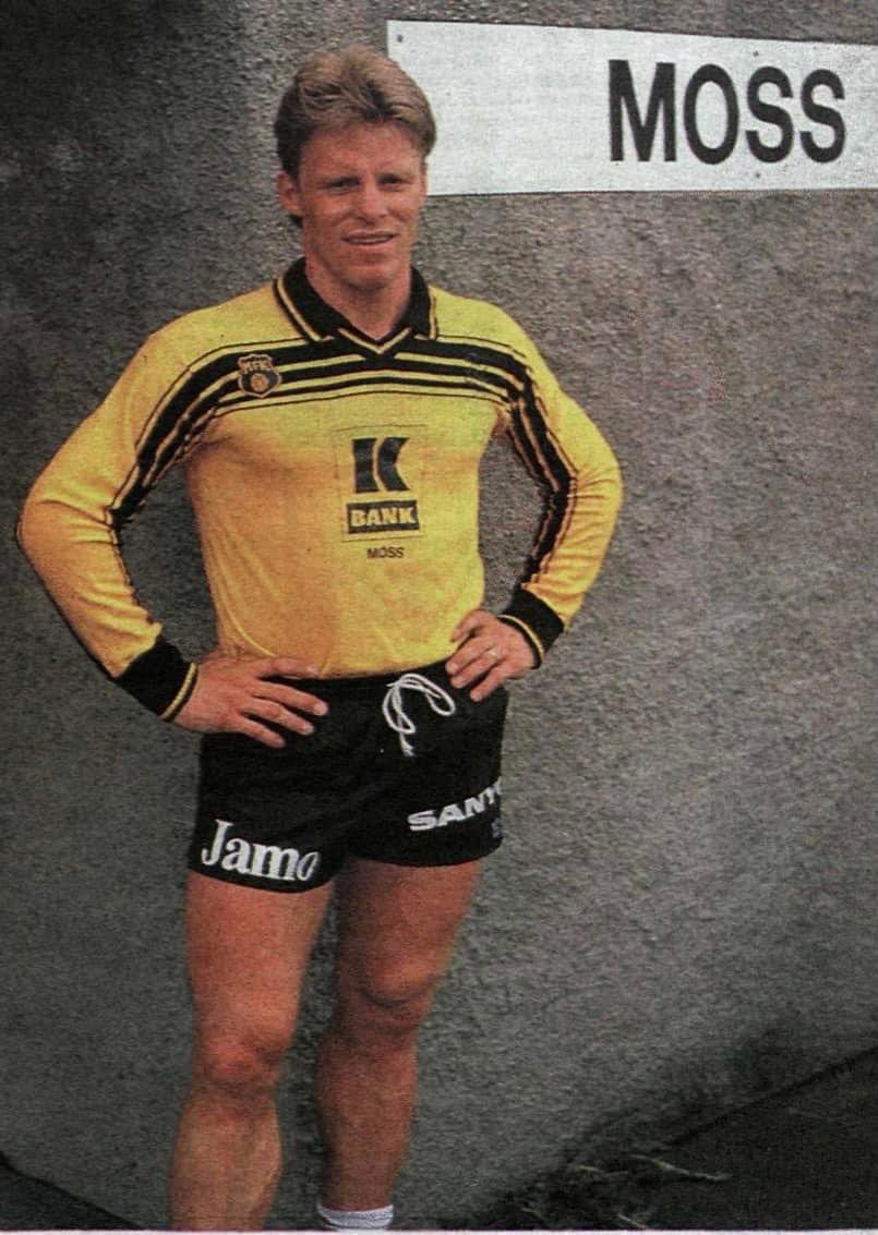 OReyndir's tweet photo. Spiluðu fyrir bæði hand og fótbolta landslið Íslands 🇮🇸🤾♂️⚽️ #TæmandiListi
👤 Janus Guðlaugsson (f.1955)
👤 Páll Ólafsson (f.1960)
👤 Gunnar Gíslason (f.1961)
👤 Heimir Karlsson (f.1961)
🧵 1/3
#HandboltaTwitter https://t.co/7MxI8mfITZ