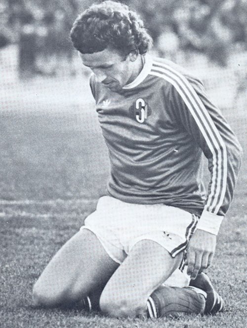 OReyndir's tweet photo. Spiluðu fyrir bæði hand og fótbolta landslið Íslands 🇮🇸🤾♂️⚽️ #TæmandiListi
👤 Janus Guðlaugsson (f.1955)
👤 Páll Ólafsson (f.1960)
👤 Gunnar Gíslason (f.1961)
👤 Heimir Karlsson (f.1961)
🧵 1/3
#HandboltaTwitter https://t.co/7MxI8mfITZ