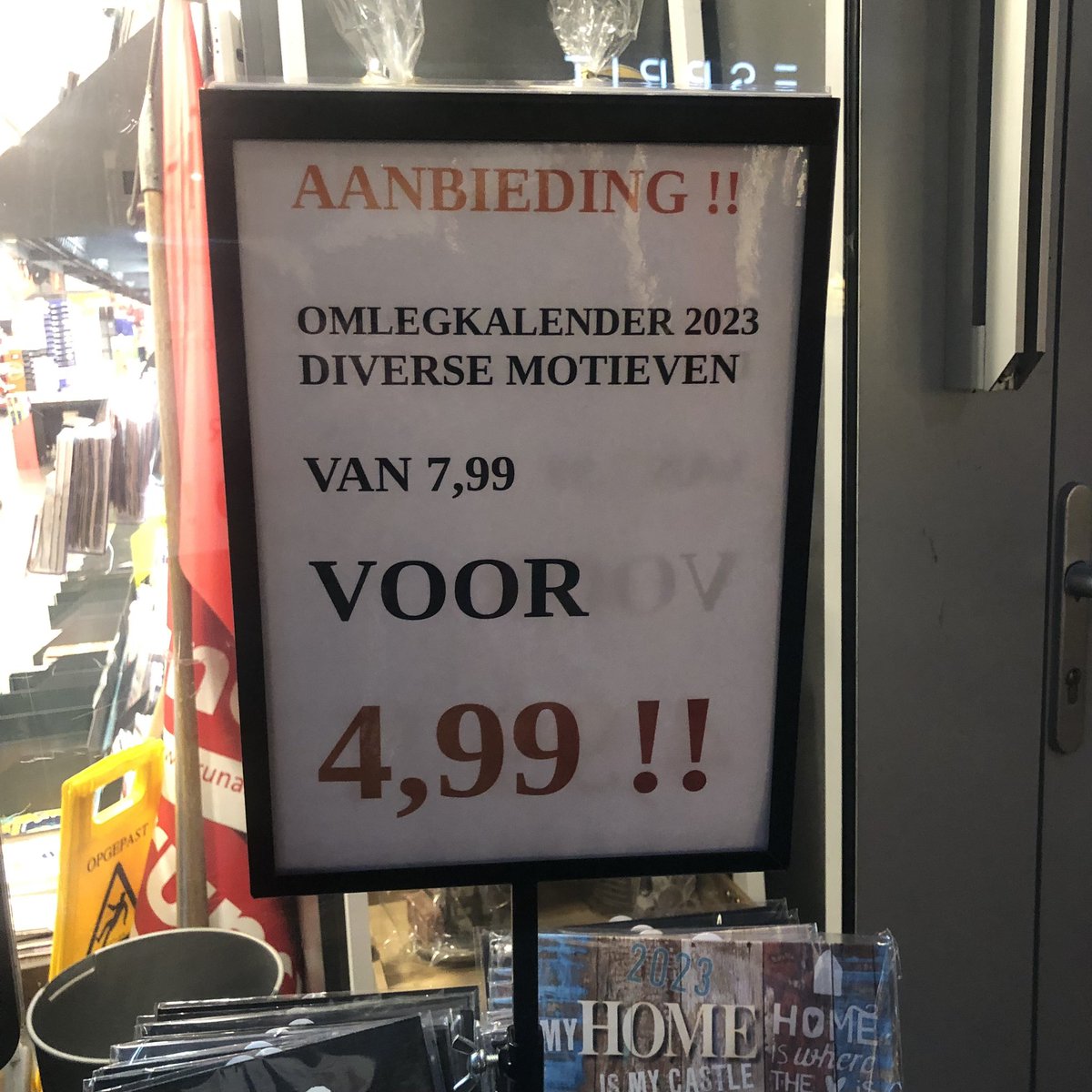 Bruna Sneek, kloppend hart van de georganiseerde (en goed geplande) misdaad. #omlegkalender #diversemotieven #briefjesliefde
<a href="/taalvoutjes/">Taalvoutjes</a> <a href="/onzetaal/">Onze Taal</a>