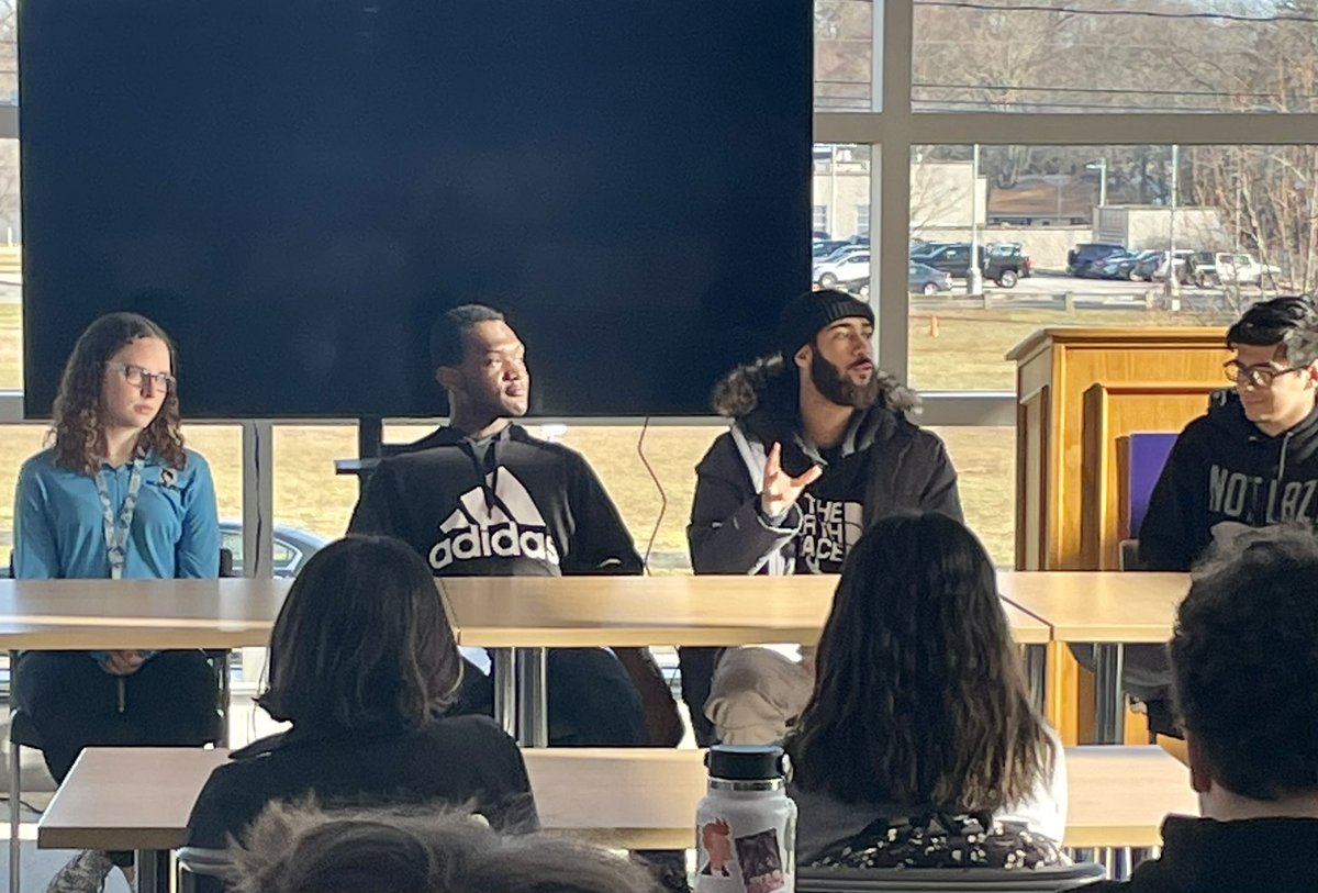 nicolemfoster4's tweet photo. Loved listening to this alumni panel speak to some of our juniors and seniors about their college experience! So great to see some of our favorite former Panthers doing so well!👏 #Panthers4life #PlattMYM @CounselingPlatt https://t.co/Wl35ZGvZON