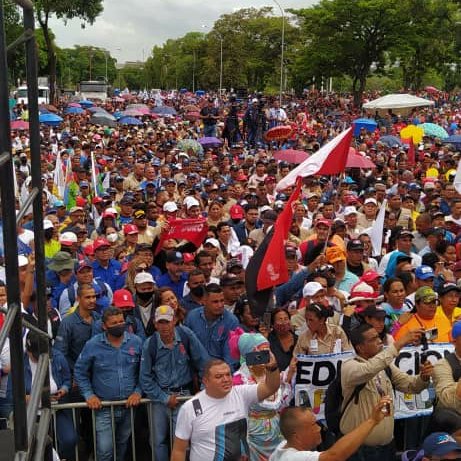 SecEduBolivar's tweet photo. La Fuerza Viva Trabajadora de las empresas básicas de Guayana, ratificaron su apoyo al presidente @NicolasMaduro y al Gobernador @amarcanopsuv, a través de una marcha multitudinaria llena de paz. https://t.co/VKf50quOPr