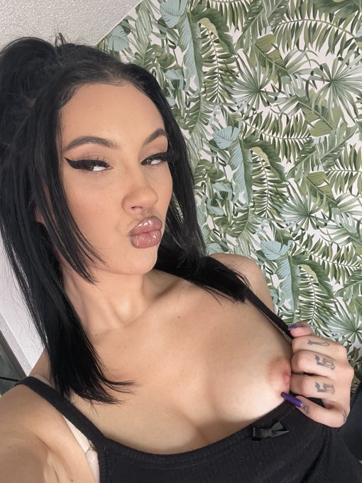 peekaboo hehehe https://t.co/Kx5RI4ItH4