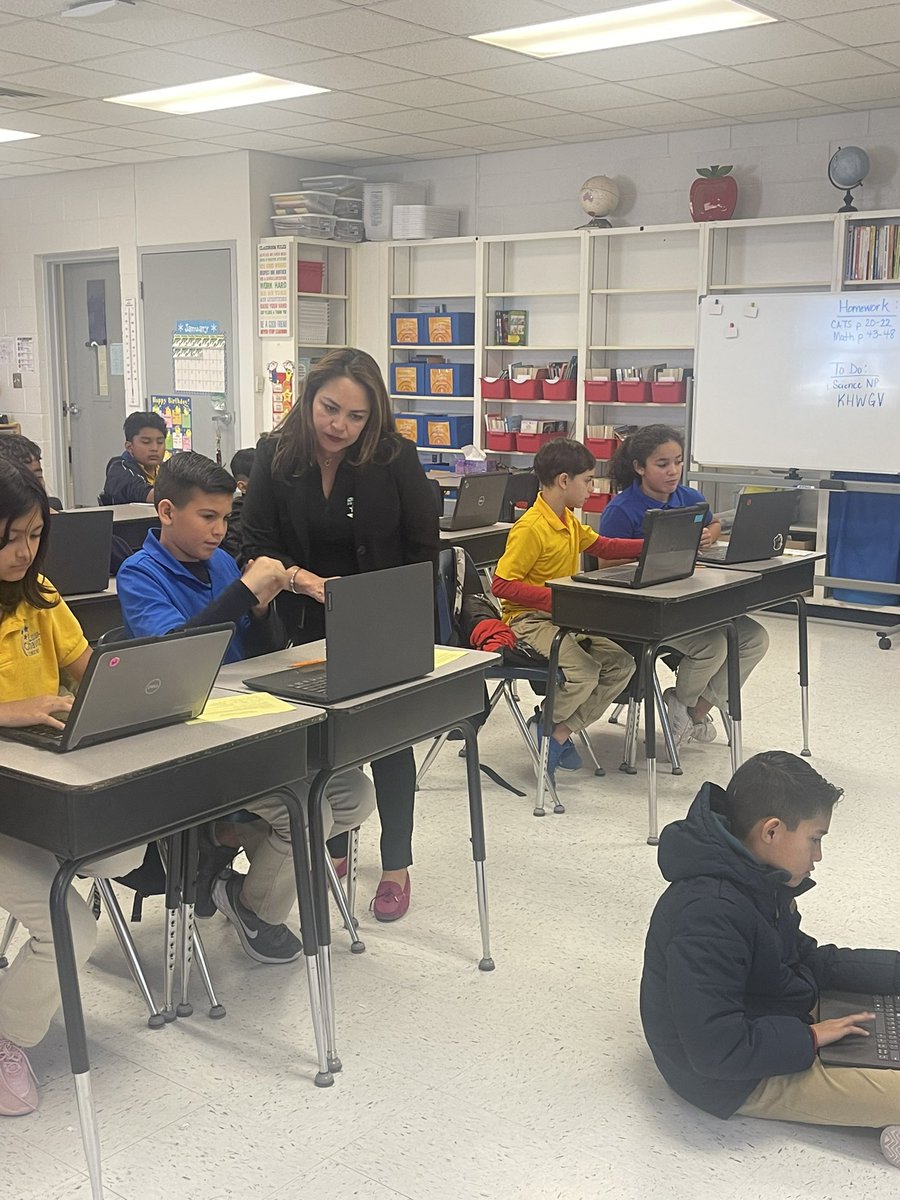 CounselorLCE's tweet photo. Thank you Sun Ridge Middle School Counselors for coming to Lujan Chavez to pre-register our stars! They are ready to become Generals! #BetterTogether #TEAMSISD https://t.co/15qCG0lsTS