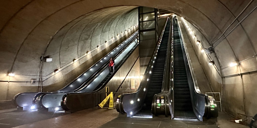 RosslynVA's tweet photo. Today, 1/11, is Take The Stairs Day! Get in a small workout by walking up the escalators at the Rosslyn Metro Station. At 194 feet long, they are the 5th longest in the @MetroForward system π https://t.co/7LtkTVaQie #Rossolutions https://t.co/KG0KV2uA1d