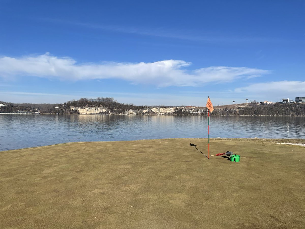 seanfberger's tweet photo. The lack of boats and calmness of the lake tell me it’s January…the weather says differently.  Ready for the season to get going! @PortoCima_LOZ https://t.co/ScSaLk8C9b