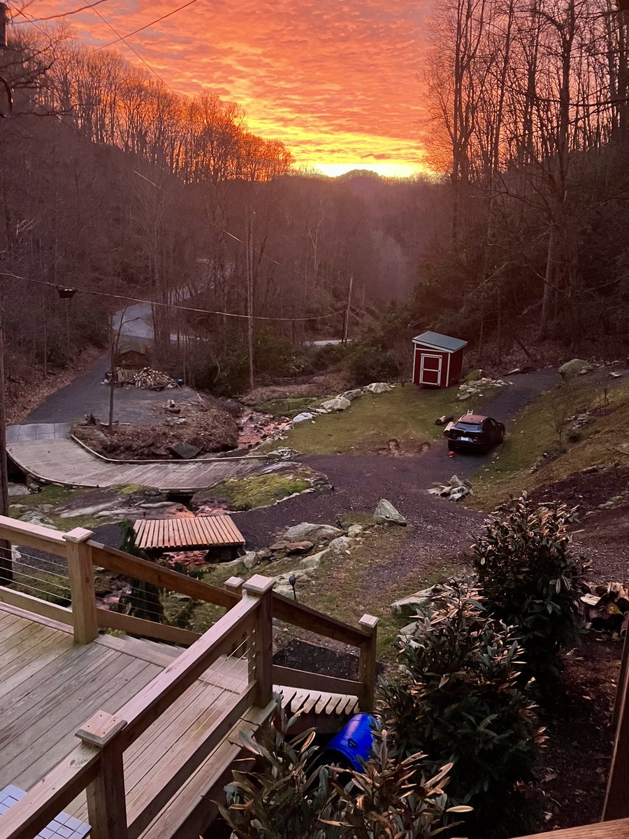 Waking up before the sunrise usually isn't an activity I look forward to and it happens way more often than I'd like. #blessedbeyondwords #windowsoverwaterfalls #blueridgemountains
— at Windows over Waterfalls.