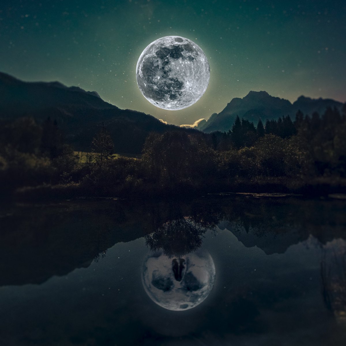 YourHalfsBigger's tweet photo. Who will scoop up the last remaining “Moon” ??? 👀
"As the full moon finds its place in the darkest of skies, love will uplift despair.”
1 of 11 available on Rarible for only
💎 0.025 $ETH 🌑💀
Link in thread 🧵
#conceptualart #nftart #moon #skullart #yhib https://t.co/pAuV8OuYI7