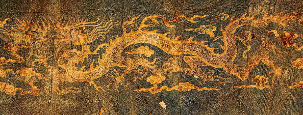 CSEN also csennomads.bsky.social (@csen_nomads) on Twitter photo Masterful dragon and cloud motif decorating a Mongol imperial deel (traditional robe) recovered from the Khorig Uul site in Northern Mongolia (H/T <a href="/ja_bayaraa/">Bayarsaikhan Jamsranjav</a>)
1/n Masterful dragon and cloud motif decorating a Mongol imperial deel (traditional robe) recovered from the Khorig Uul site in Northern Mongolia (H/T <a href="/ja_bayaraa/">Bayarsaikhan Jamsranjav</a>)
1/n