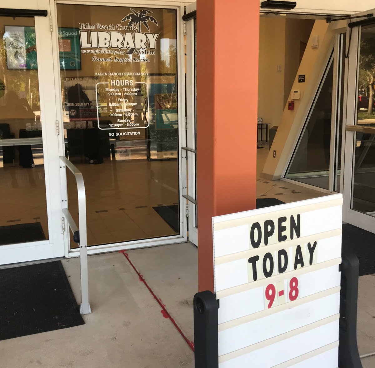 pbclibrary's tweet image. Our Hagen Ranch Road Branch took part in the #RedSandProject, designed to raise awareness for those affected by Human Trafficking. Join the movement by filling sidewalk cracks with red sand to highlight the ways people are vulnerable to exploitation ❤️❤️❤️ @PBCDVS