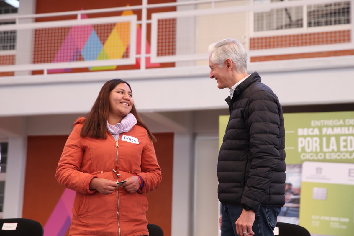 Durante estos cinco años, hemos entregado más de 662,000 #BecasEdoméx, de las cuales siete de cada 10 han sido para mujeres.