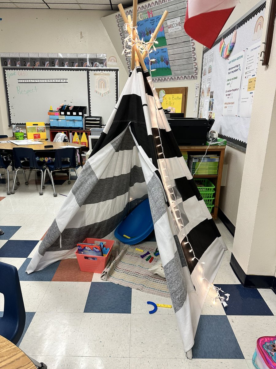 anaelenaesc's tweet photo. Our Kinder teacher Mrs.Jackson created this calm down corner for her students. She is the absolute best!! #weareccisd #ccisdproud #sandersproud https://t.co/hQ7nBrp4LC