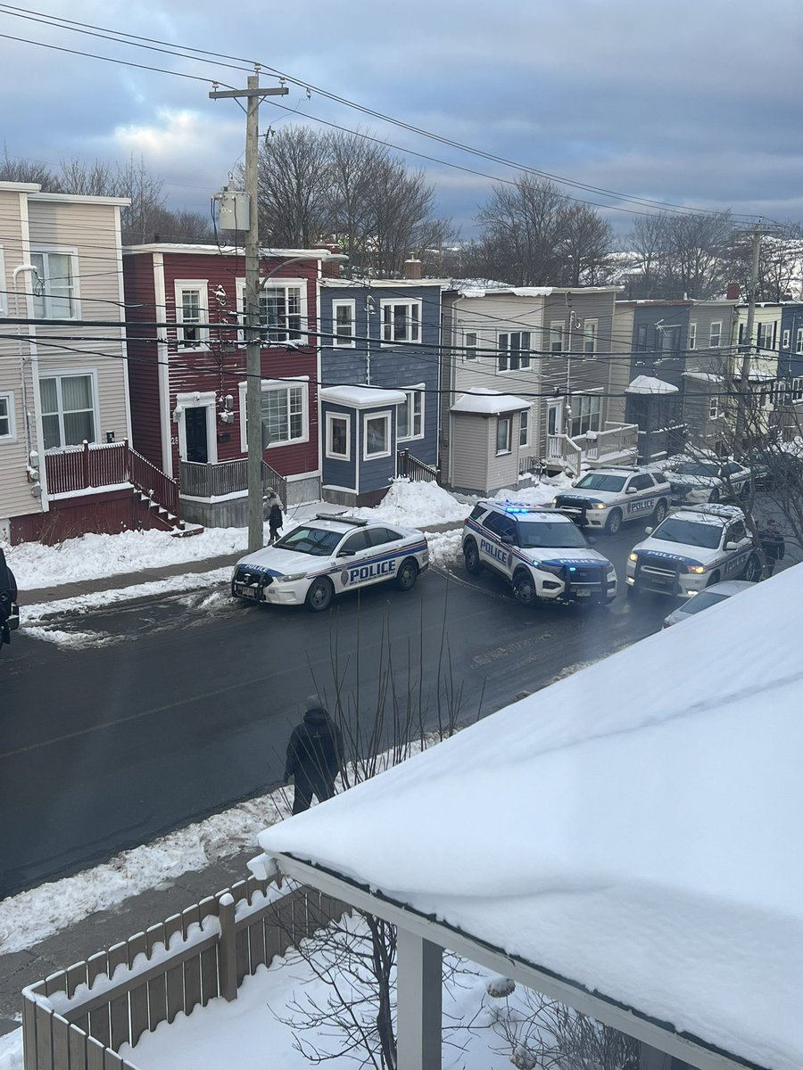 AlisonCoffin's tweet photo. Police activity on Prince of Wales right now - avoid the area please. #nltraffic https://t.co/iDMA8aNhh9