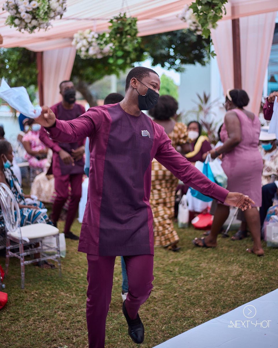 thatnextshot_'s tweet photo. Have you trained enough for your engagement dance yet🕺 💃? 
We were ready to capture that in 4K😂 
Get similar bookings, solo shots or portraits this season &amp; any day ahead, make an appointment via our website link

🟣👉🏿🔗https://t.co/sRC4GjHlga
Bride: @tashobed 
Groom: @J0eBee https://t.co/ujpp0HYSn5