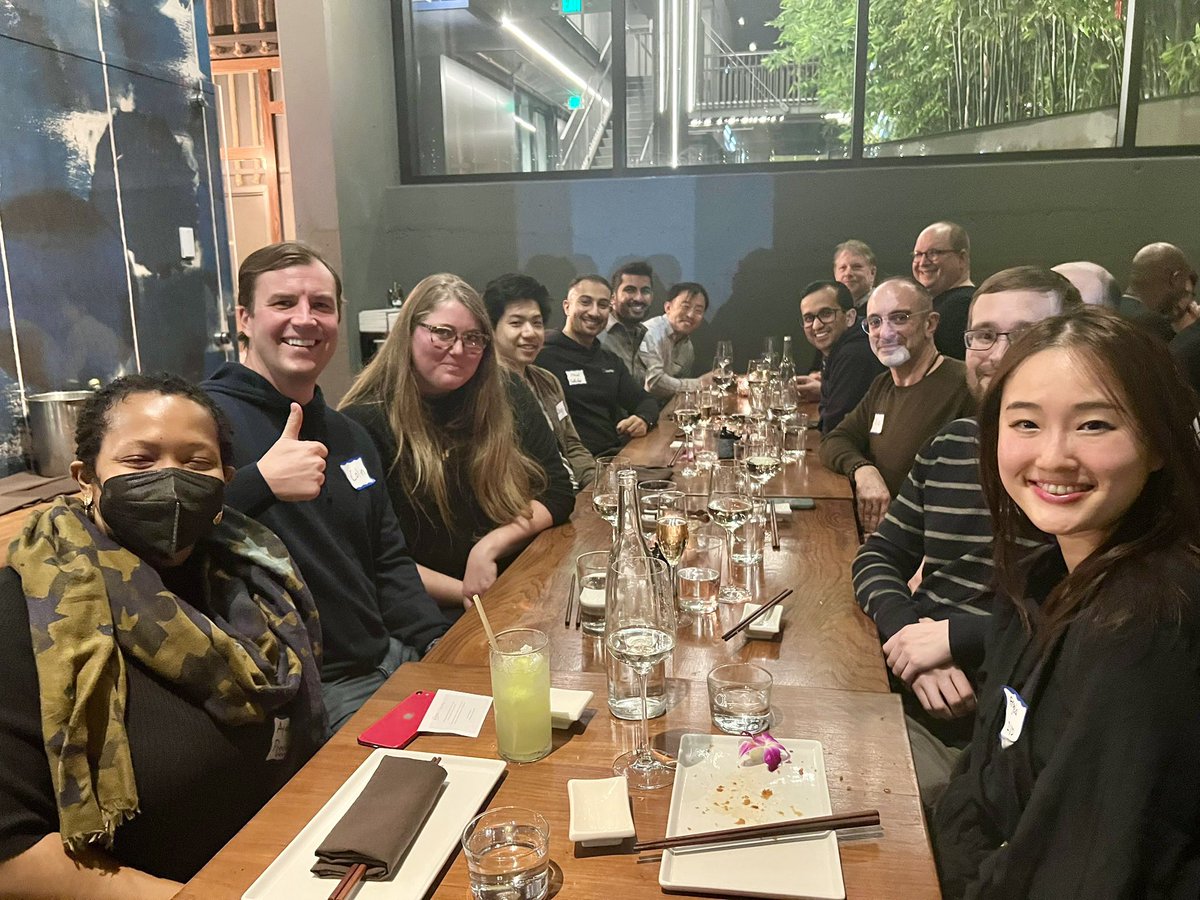 Awesome kicking off the new year with our Founders’ Dinner. 

Such a privilege for @latifperacha and me to host @ChaoPhillip, @sophgoldb, @JayDahal, @mattaparker, @colintluce, @peggymangot, @andrewluong_, @AyannaKerrison, @gRamblings & @angelabzhu.

@M13Company #BrighterTogether