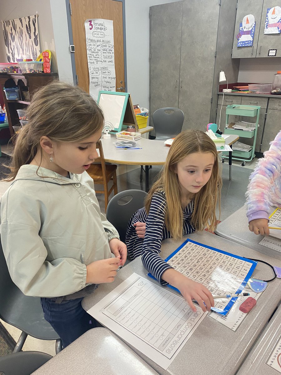 mrspruittfirst's tweet image. Comparing 2 digit numbers with a partner game! @MillsRiverSch #heretofly