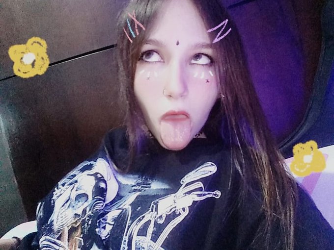 Lilith - I'm online https://t.co/Nz1VHiDuvt follow me instagram : https://t.co/kFPU4FZ3W1 https://t.co/QcipwwWlW3