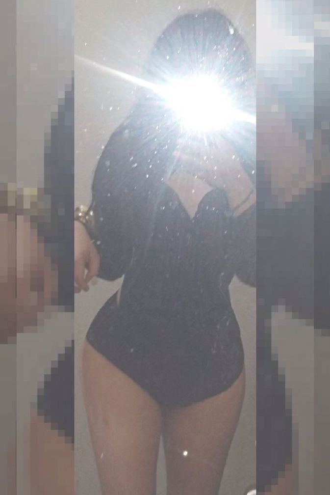 rima_nudeuse's tweet photo. jenleve ma robe si je recois 100 rt dans les 24 h 🥵💦
venez mp pour mes tarifs de .... ❤️‍🔥 https://t.co/L4sYrrUWXN