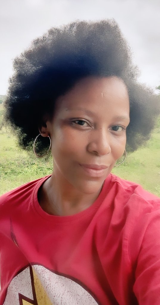 FelicityShiba's tweet photo. Afro Puffing. To chop or not to chop? That be the question. ✂️ #Year49 https://t.co/jDWq9JI4ns