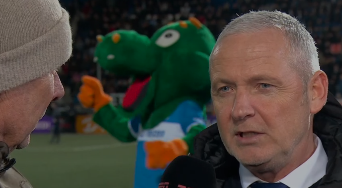 FmNz2bAWIAQo_UA?format=png&name=small