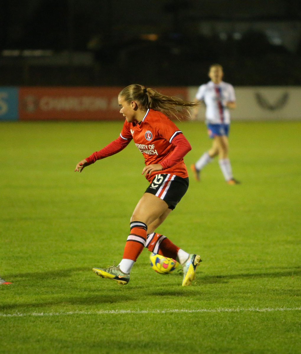 CAFCWomen's tweet image. Our new no1⃣5⃣ @ALEXHENNESSY1 

#cafc 0 #cpfc 0