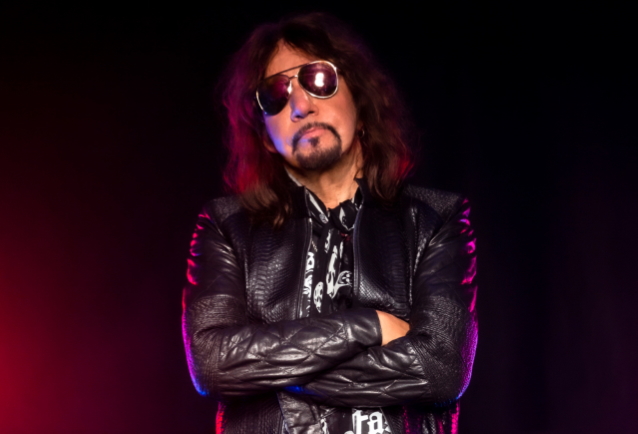 ACE FREHLEY: JEFF BECK Was 'One Of The Greatest And Most Influential Blues Rock Guitarists In History'
blabbermouth.net/news/rockers-r…