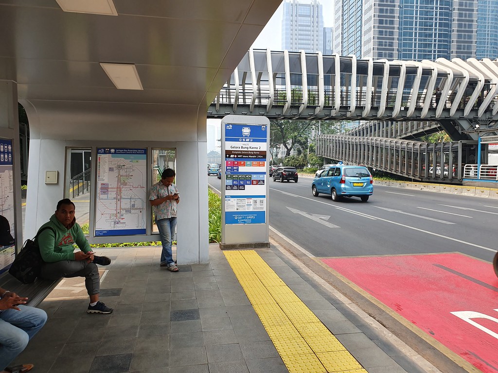 A very quick doodle on what I'm tentatively calling the "Cyberjaya City Connector", a high frequency (5/10 min) bus line with infrastructure that benefits other bus lines in Cyberjaya like the Smart Selangor and MRT feeder bus

Full details in the Alt Text