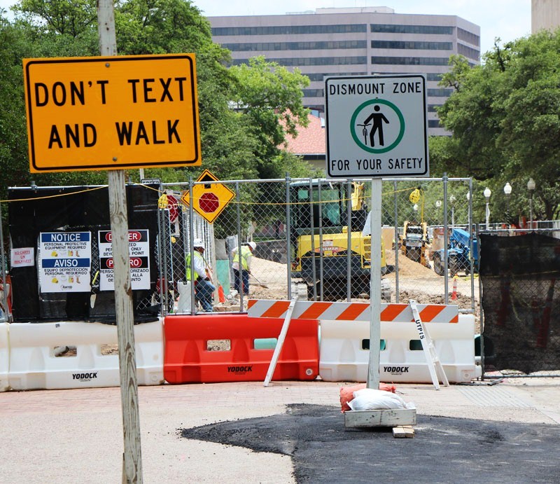 JimNicar's tweet photo. 2016: Safety signs posted around the construction site of @UTAustin's Speedway Mall are still relevant today - especially on a crowded and busy campus.
#DontTextAndWalk https://t.co/qx6MC9ylyC