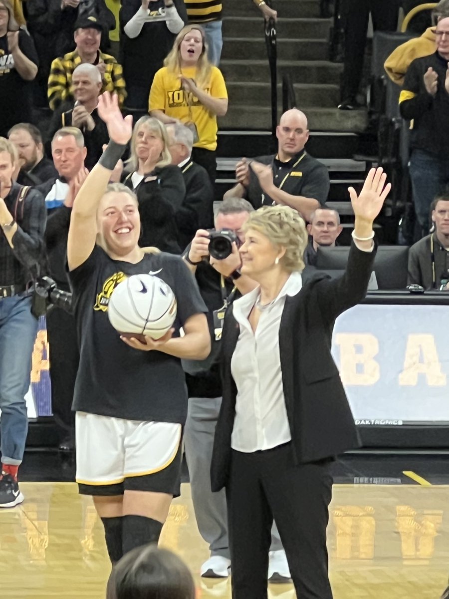 xrayanneiowa's tweet photo. #FightForIowa #2000PointClub #IowaWBB https://t.co/cOG2f6I8NG