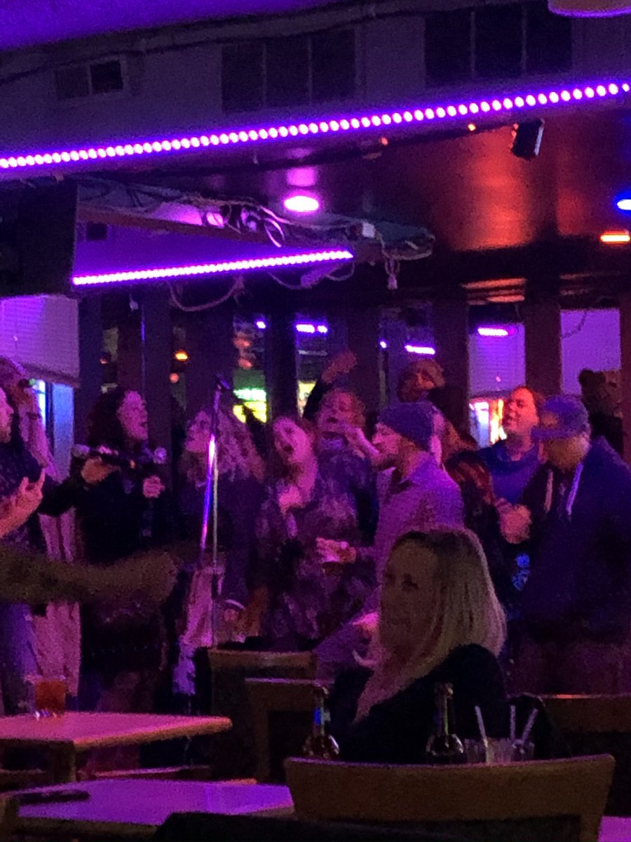 #karaoke starts @9pm! Best karaoke bar in #Lakewood 
#coldbeer #Neighborhoodbar #sing #thingstodoindenver #happyhour #bar
