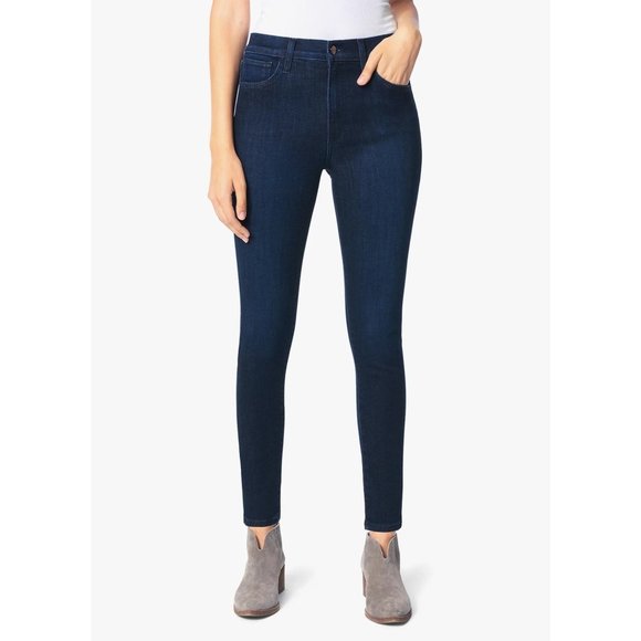 Megan3142's tweet photo. So good I had to share! Check out all the items I'm loving on @Poshmarkapp #poshmark #fashion #style #shopmycloset #joesjeans: https://t.co/PpSvRHjJqB https://t.co/RymJceVcoN
