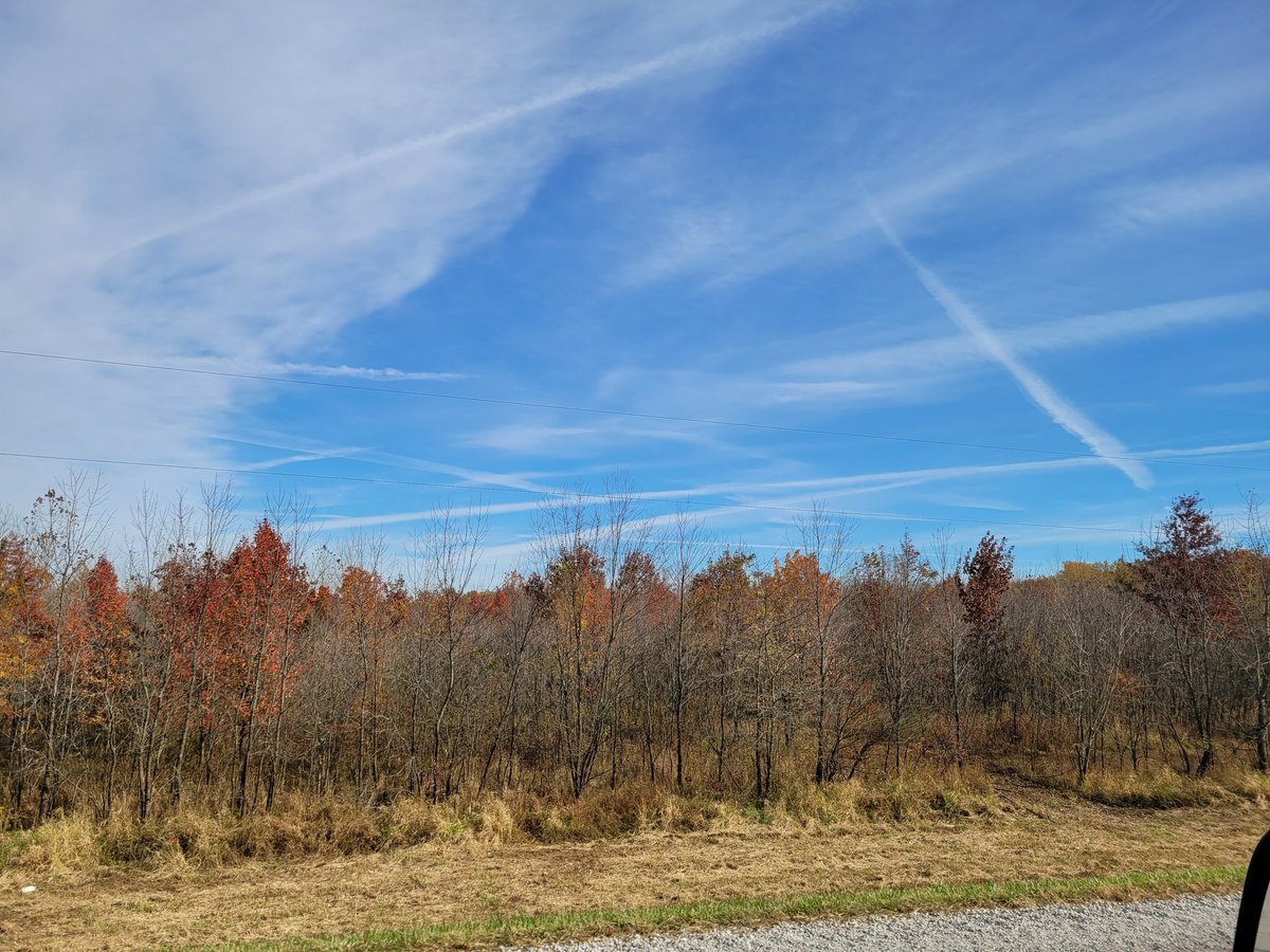 VicZoomZoom's tweet photo. @GuntherEagleman The planes spraying that s#it in the sky were all still flying all day. https://t.co/RrD6dGG25X