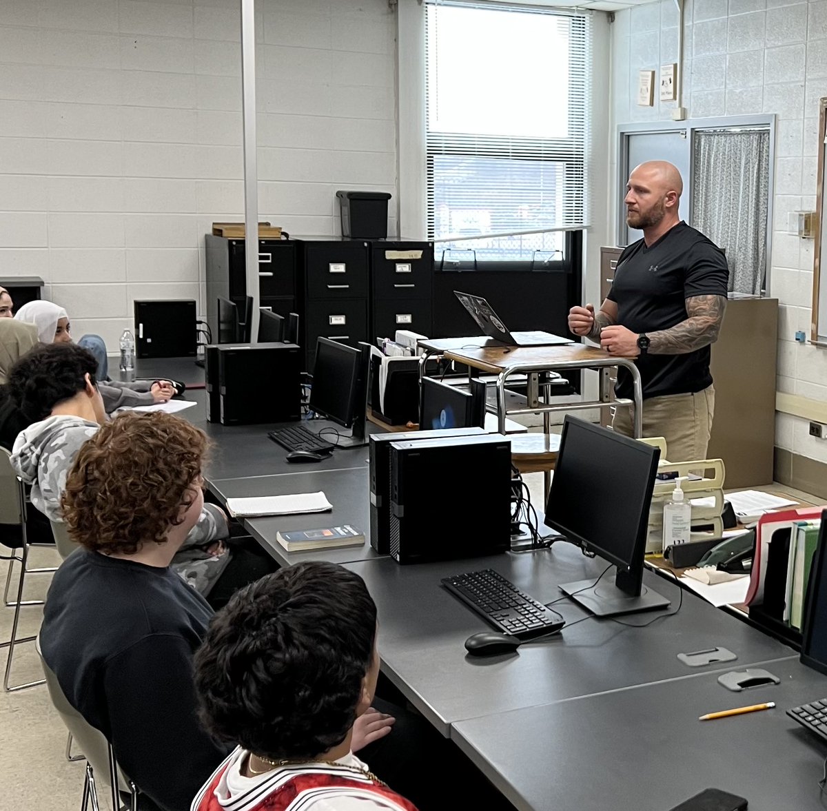 Kicked off an authentic learning experience project with ⁦<a href="/RobertPeplowski/">Robert J Peppo</a>⁩ and ⁦<a href="/staggbusiness/">Stagg Business Dept</a>⁩ entrepreneurship students today!  ⁦<a href="/PepposSubs/">Peppo's Subs</a>⁩ ⁦<a href="/StaggHighSchool/">Stagg High School</a>⁩ ⁦<a href="/CHSD230/">District 230</a>⁩ 

#community