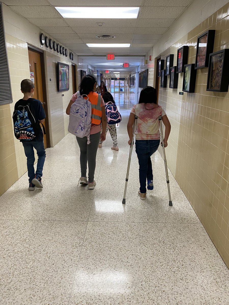MPena1029's tweet photo. Our safety patrol in action! Helping those in need of help… #dutycalls #rocketpride @Rockets120 @McAllenISD https://t.co/gy3CVGVWhL