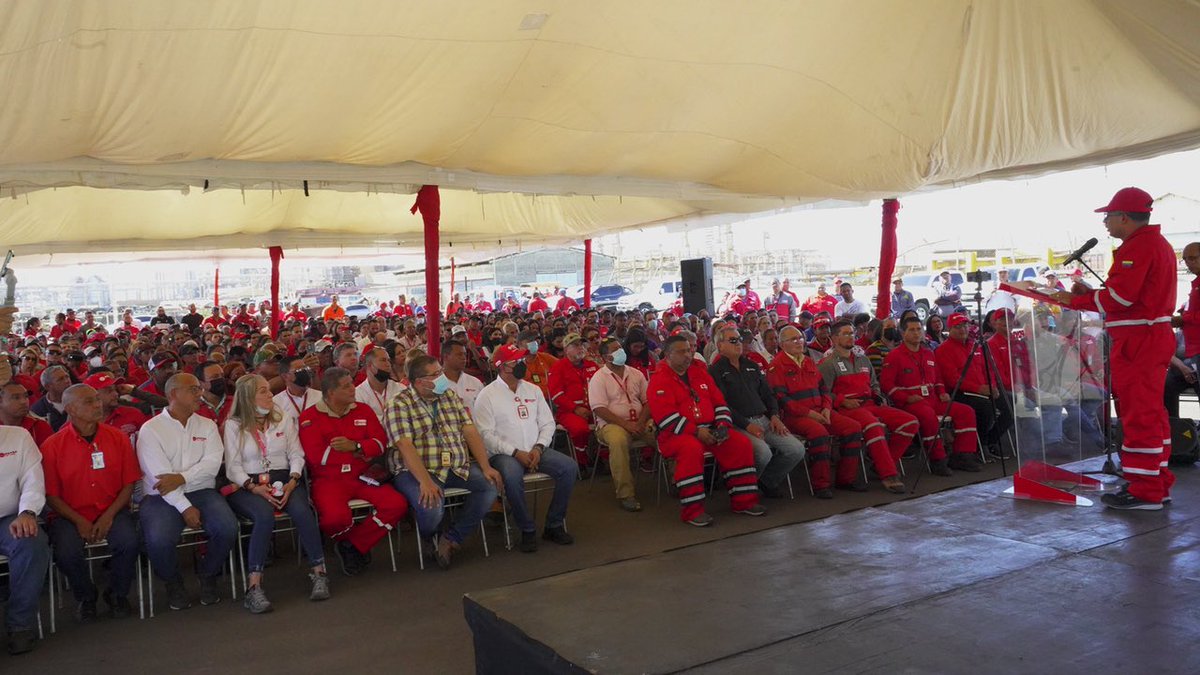 TellecheaRuiz's tweet photo. 📍@pdvsacrp #falcón
Tremenda energía experimentamos durante ésta primera visita y Asamblea de Trabajadores desde el Centro de Refinación Paraguaná. La clase trabajadora de @PDVSA hoy más que nunca comprometidos con nuestros líderes @NicolasMaduro @delcyrodriguezv y @TareckPSUV https://t.co/XJS8FDpdIJ