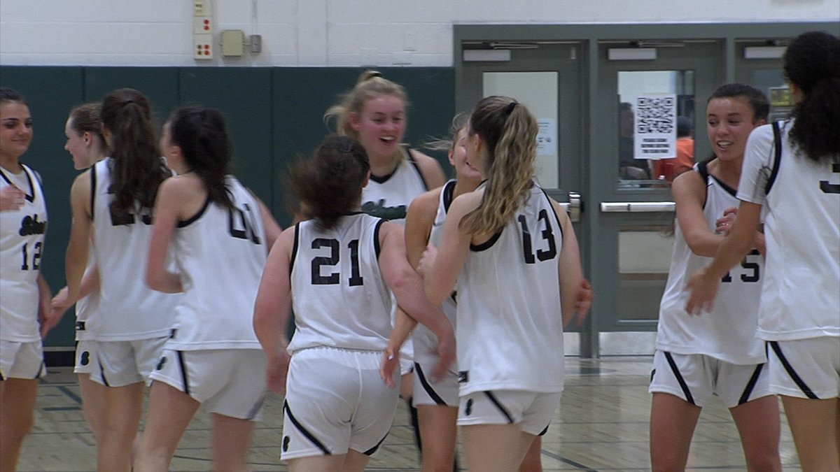 FOX23News's tweet image. 🏀@ShenGirlsHoops outduels @SCGirls_hoops in ranked #ClassAA matchup with @Griffin_Haas trib.al/lXKKMJa