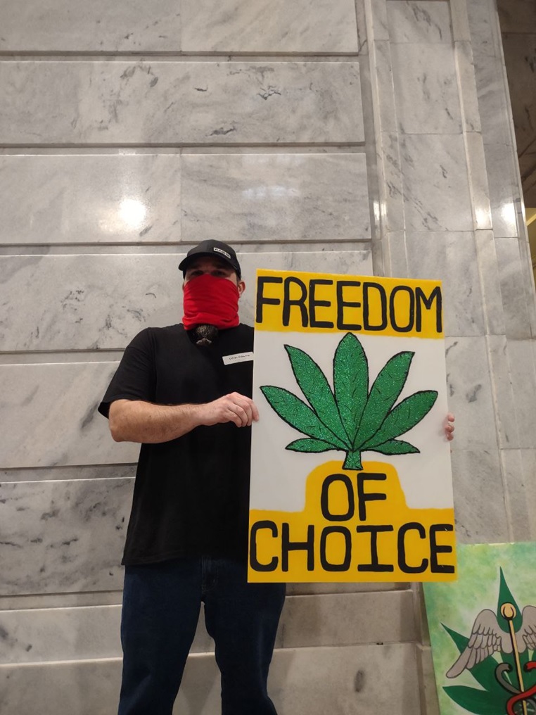 A Recap Of The January 3rd Decriminalization Rally Held At The KY Capitol Showing Governor Beshear The Importance For Cannabis Policy Reform. kypp.org/2023/01/11/a-r…

#SB47 #KYGA23 #cannabis #marijuana #medicalcannabis #medicalmarijuana #KY04 #KYpol #KYpolitics #KYPP #VotePirate