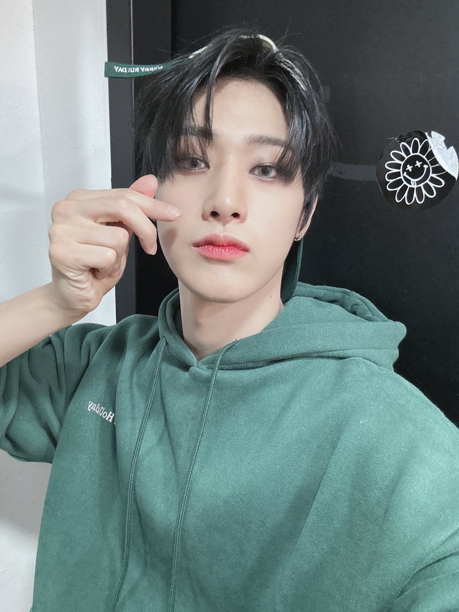 WEi_INTL's tweet photo. [🗳] Fantoo Hoodie #Event

QRT with photos of one @WEi__Official member wearing a hoodie +⭐️#후드티는_역시⭐️

🎁AD for the 21 artists (Random)
📌Must-Do: Follow #FANTOO Twitter
🗓 ~Jan 13 3PM KST

 👇🏼Use these hashtags 👇🏼
 #후드티는_역시 #membername https://t.co/8z5AvW0NBh
