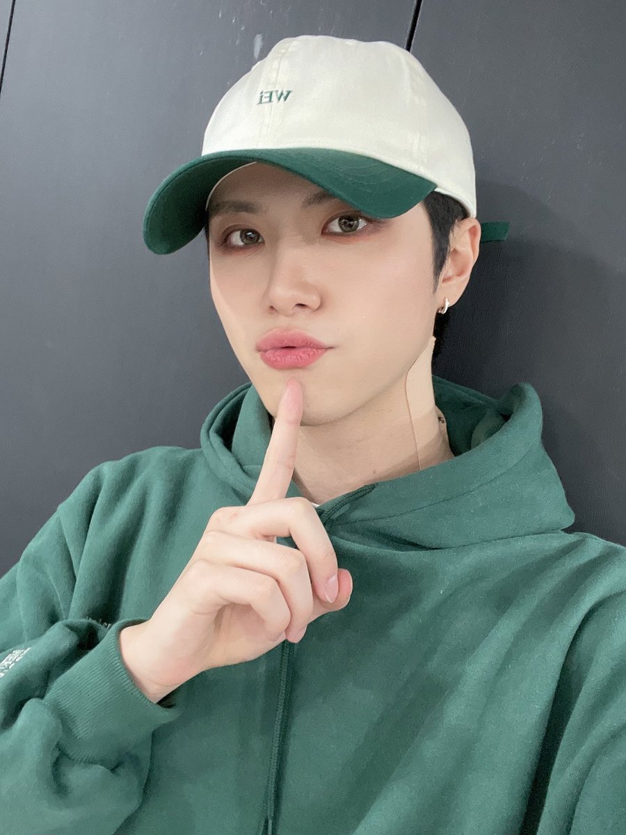 WEi_INTL's tweet photo. [🗳] Fantoo Hoodie #Event

QRT with photos of one @WEi__Official member wearing a hoodie +⭐️#후드티는_역시⭐️

🎁AD for the 21 artists (Random)
📌Must-Do: Follow #FANTOO Twitter
🗓 ~Jan 13 3PM KST

 👇🏼Use these hashtags 👇🏼
 #후드티는_역시 #membername https://t.co/8z5AvW0NBh