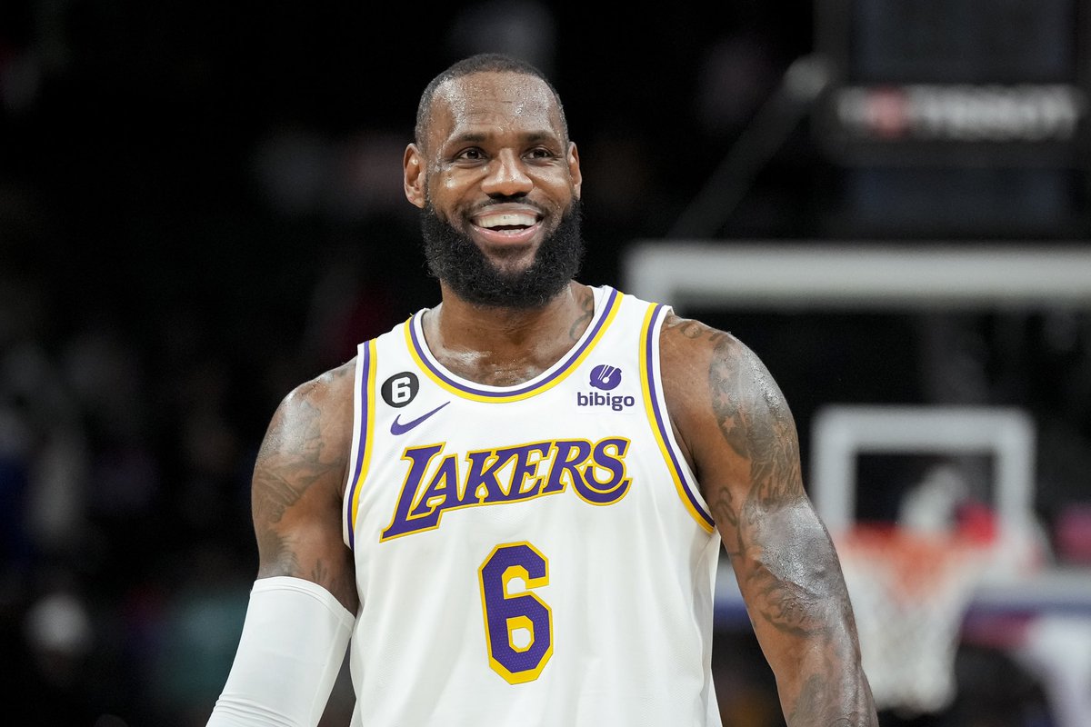NBA Memes (@nbamemes) on Twitter photo LeBron James will probably end the season 1st all-time in points, 4th all-time in assists and 8th all-time in steals…
The King is starting to become the undisputed GOAT 👀 LeBron James will probably end the season 1st all-time in points, 4th all-time in assists and 8th all-time in steals…
The King is starting to become the undisputed GOAT 👀