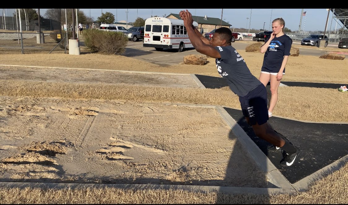 LCS_Track's tweet photo. PM Long Jumpers warming up! #jumpers #tracklove https://t.co/lloxqHwZPx