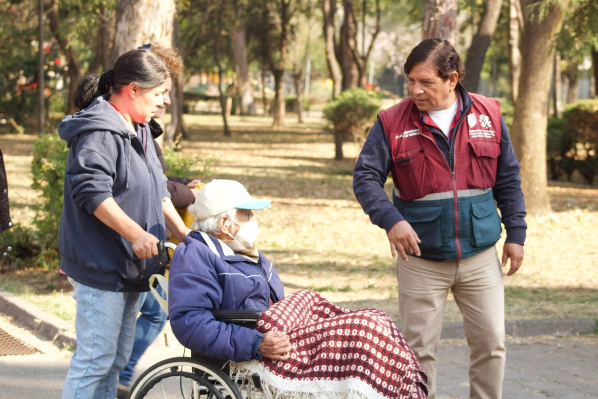 CDMX_PC_Coy's tweet photo. 📍Hoy en la #AlamedaSur con la #FeriaDelBienestar , los #ServidoresDeLaCiudad están para apoyarte, escucharte y atender. ♥️
Asiste, participa y aprovecha:
✅Servicios de salud.
✅ Vacunación.
✅ Frutas y verduras a precio justo.
✅ Asesorías.
✅ Trámites de actas. https://t.co/CAIypFQ7sD