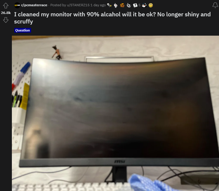 LinusTech's tweet photo. tech tip: unless you hate your monitor, don't do this.

use a slightly dampened (with distilled water) microfiber cloth instead! https://t.co/sBZxIOogbd