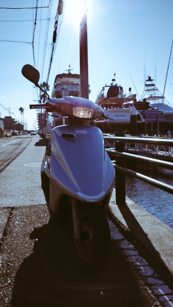 RZ250KaiYokoSka's tweet photo. #コレはたぶんずっと乗り続けるやつ
会社設立当初
車が買えるハズもなく
横浜市内は勿論
横須賀に行くのにも大活躍♪
メーターは一周して
まだ400kmの新古車です笑
#ヤマハ
#YAMAHA
#アクシス90
#AXIS90 https://t.co/785UVj78as